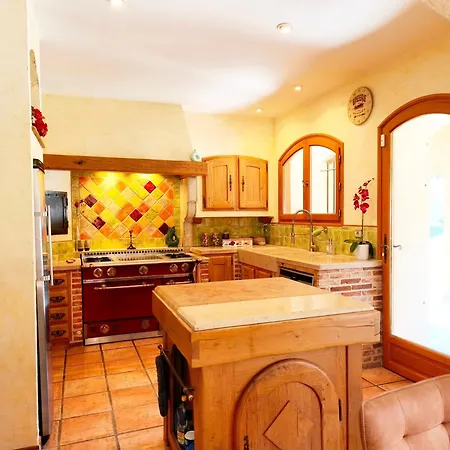Lou-lou, 8 People - Provencal Bastide - Clim - Pool Villa *