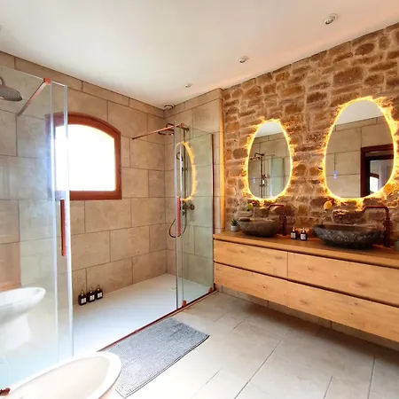 Lou-lou, 8 People - Provencal Bastide - Clim - Pool Villa *